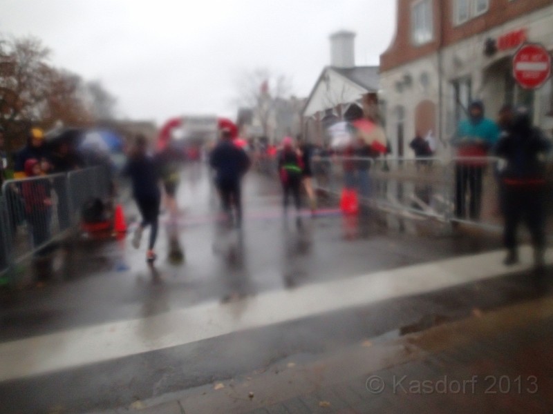 2013 Kona Hot Chocolate 10K 024.JPG - The camera is waterproof, but that doesn't help the lens stay dry!